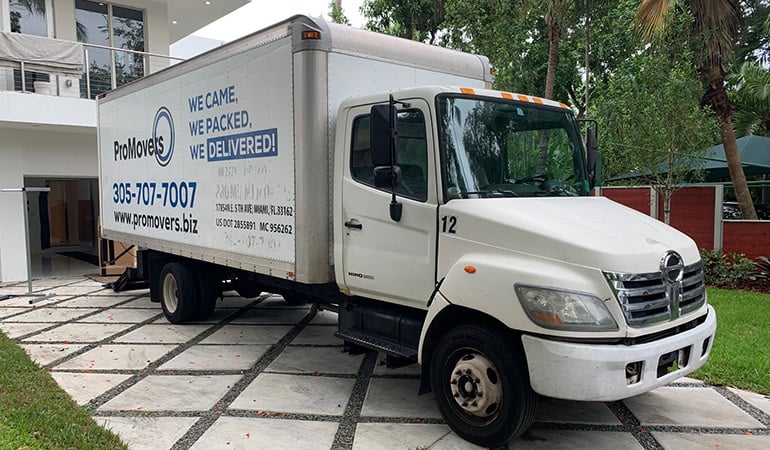 Moving truck long distnce movers Florida based drive.